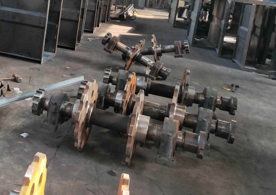 NE板鏈提升機(jī)鏈對料斗的影響