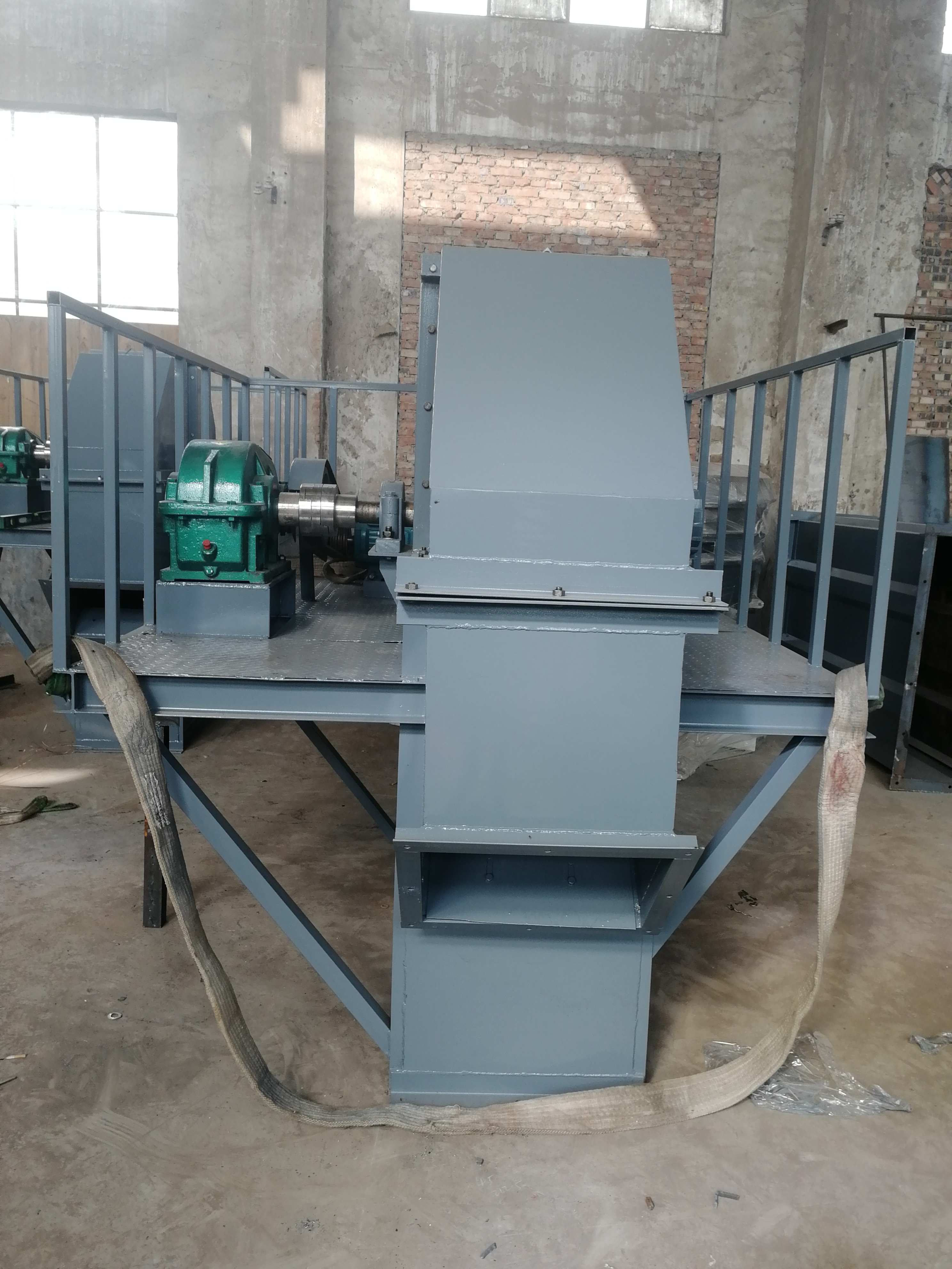 垂直提升機(jī)慢有慢的好處，冷卻連續(xù)(往復(fù)式垂直提升機(jī))